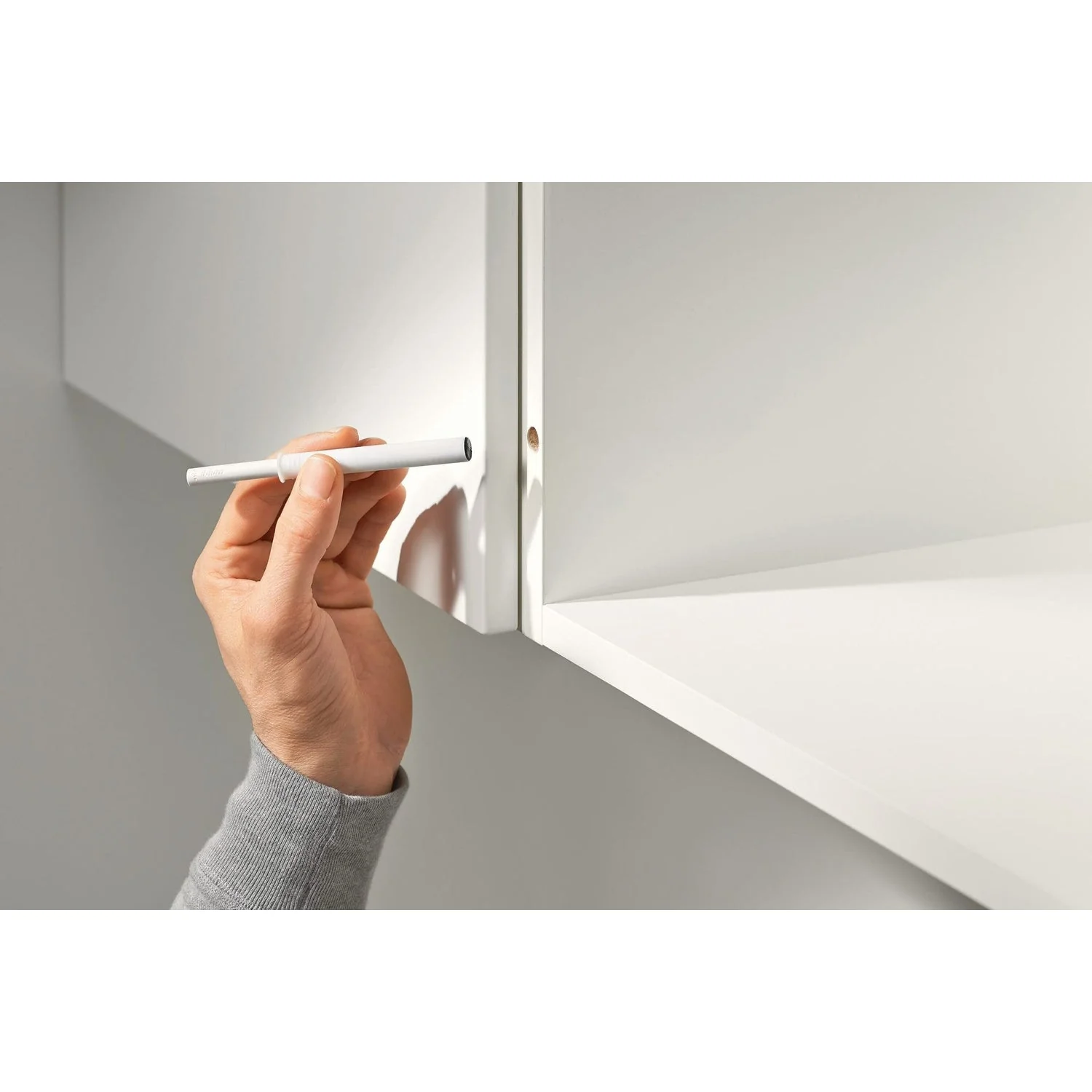 Blum 956A1004 Magnetic Push To Open Tip-On Set (Large Doors) - Image 3