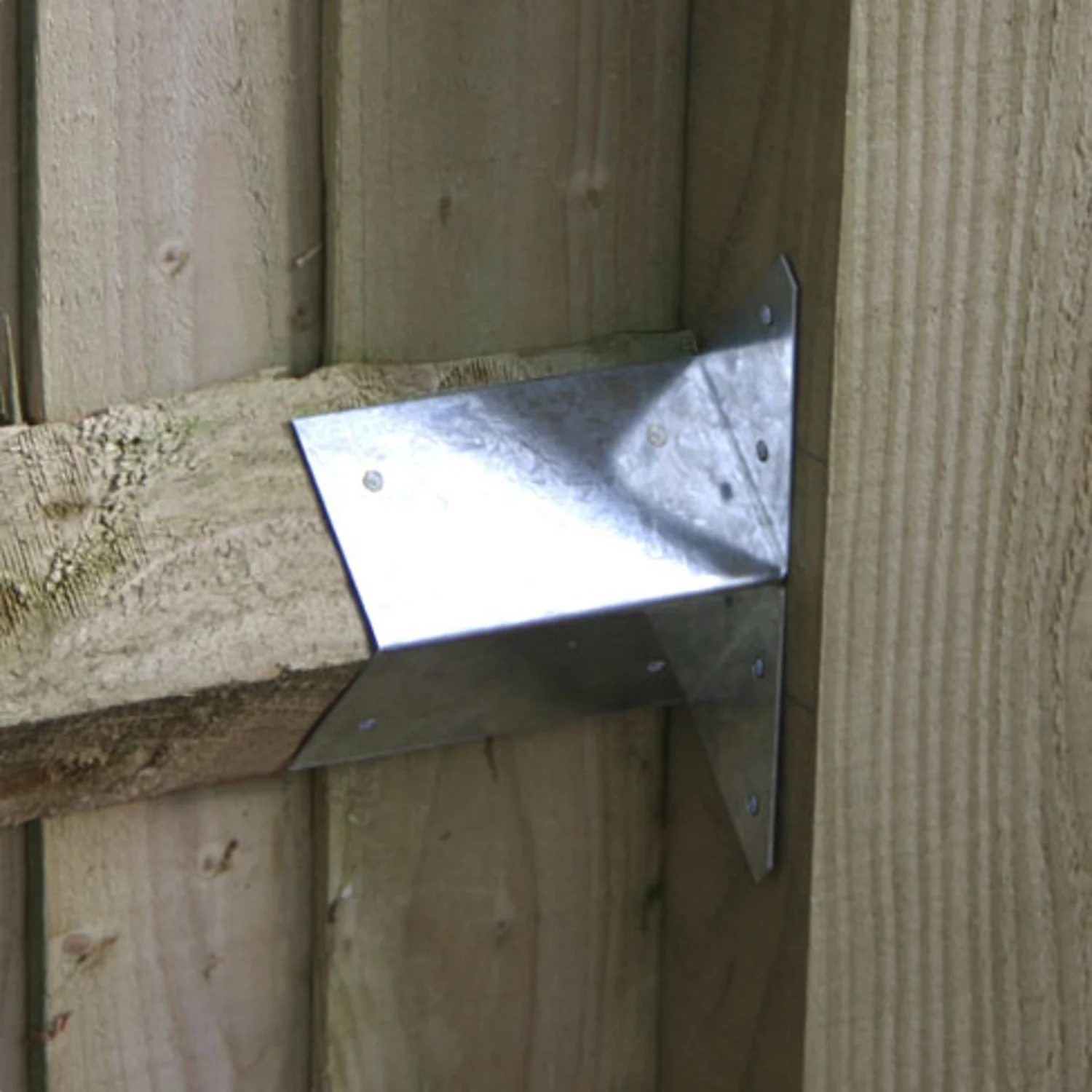 Fence Arris Rail Bracket 100mm (1 Pack) - Image 3