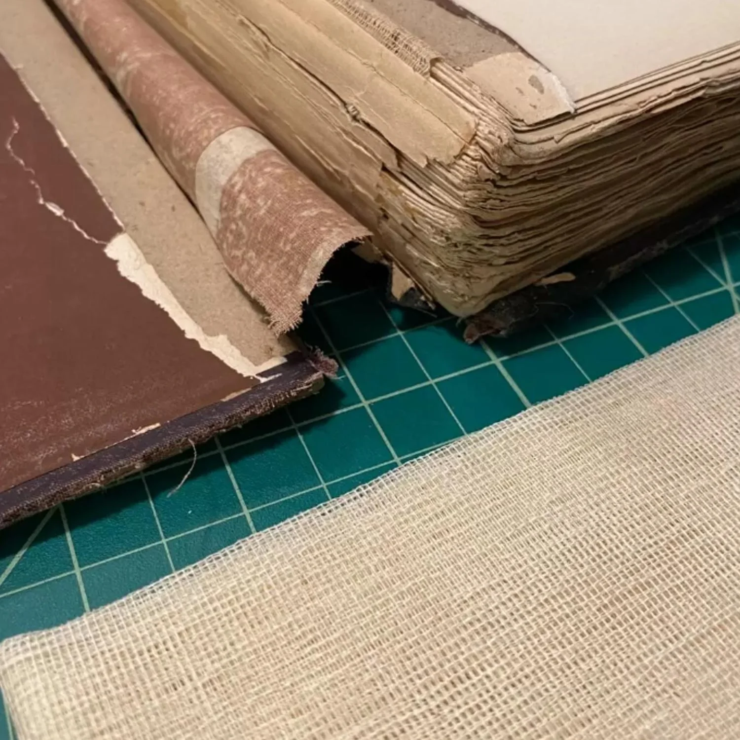 Lineco Bookbinding Super Cotton Repair Cloth Book Making 45cm x 76cm Neutral - Image 3