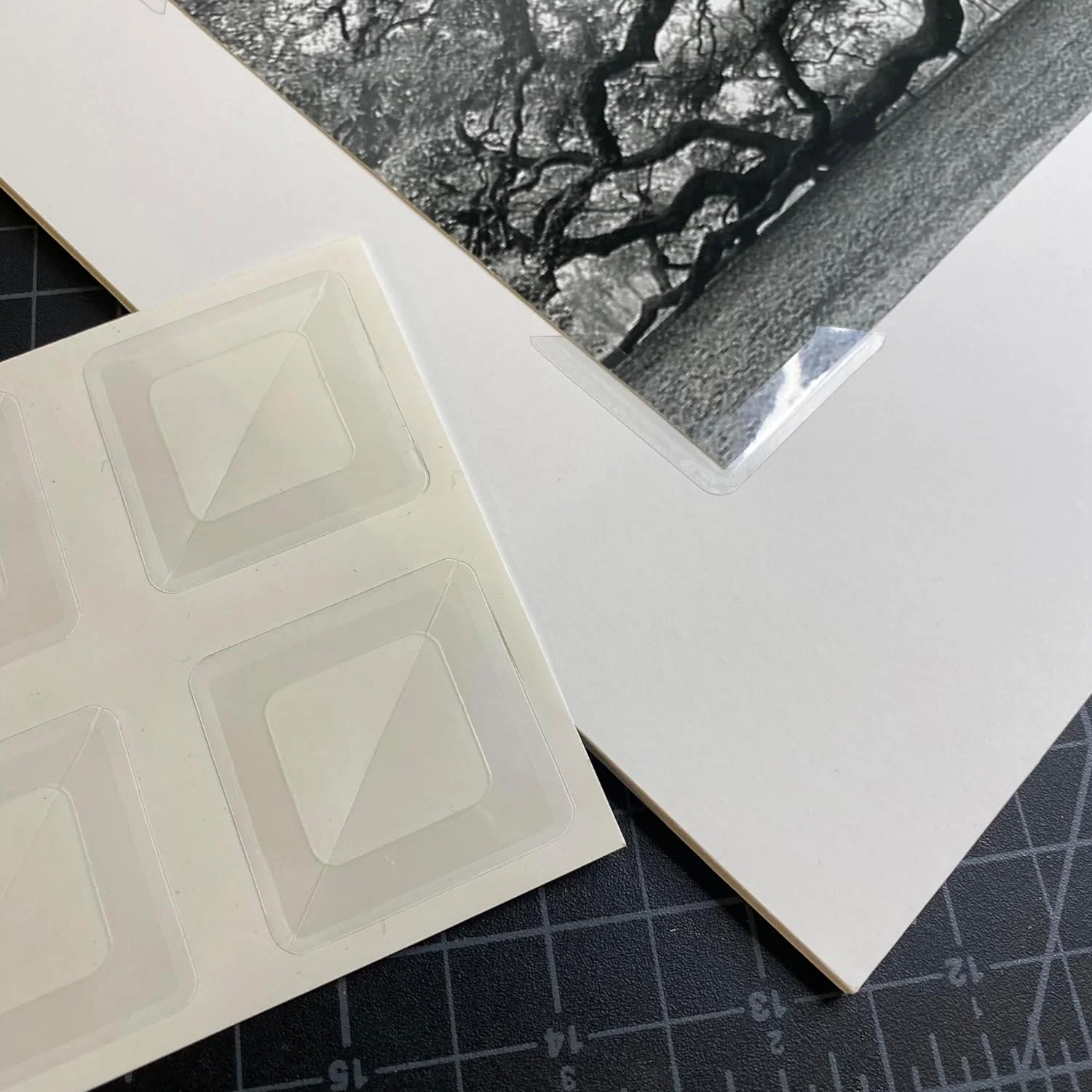 Lineco Clear Photo/Picture Mounting Corners 3.2cm (1.25") 256 Pack - Image 6