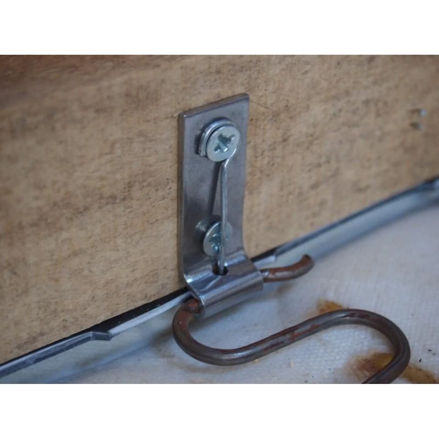 "Sofa Savers" Sofa Zig Zag Spring Repair Bracket (2 Pack) - Image 3